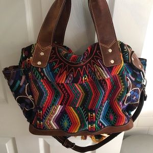 Hiptipico huipil CDB